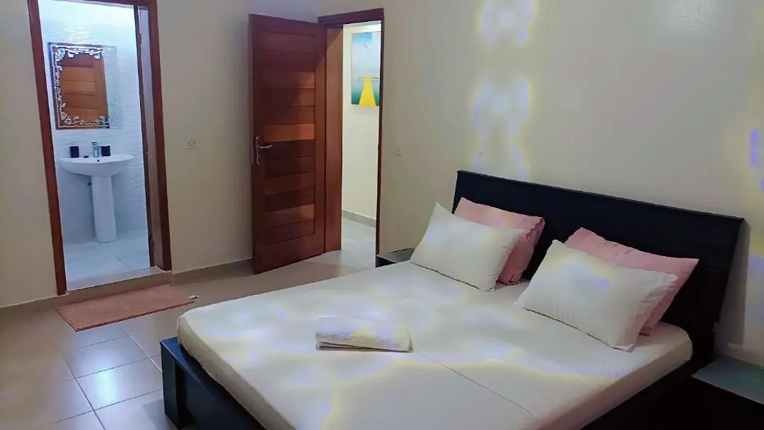 Appartement 3 Chambres Salon Mamelles Cite Mackiou Faye Baila & Ndjierebi Dakar 0*,  Senegal